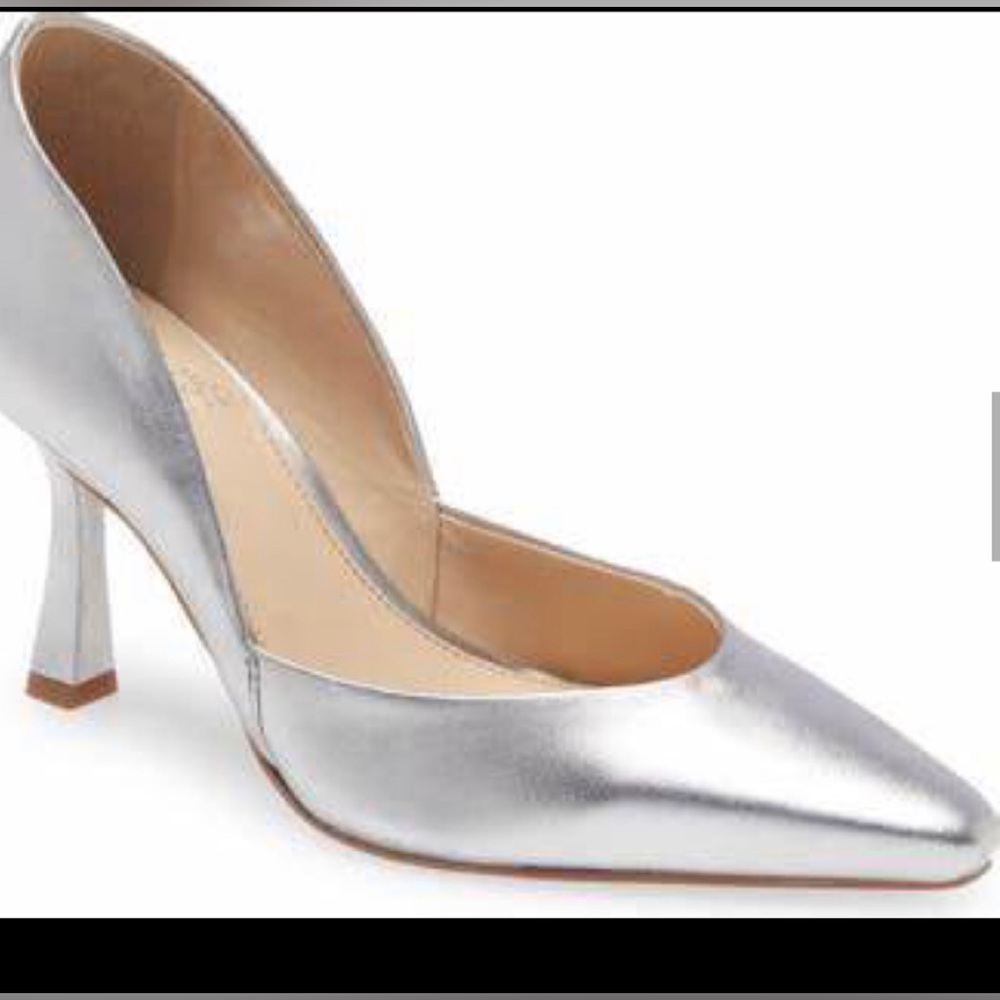 NWB Vince Camuto, Karala Silver pointed toe and tapered heel pumps, Size 7.5